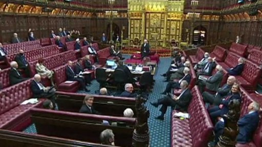Sněmovna lordů pod tlakem
