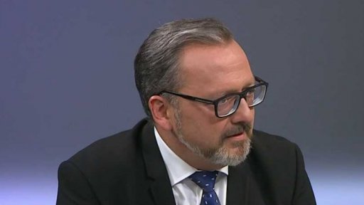 Vláda chce zavést daň z mimořádných zisků