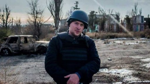 Kdo jsou fixeři a proč je novináři při pokrývání konfliktů potřebují?