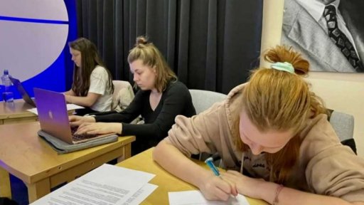 Jak redakce vychovávají mladé novináře