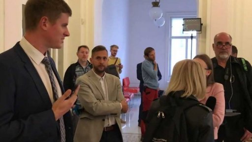 Novináři se vstupenkami u kauzy Čapí hnízdo