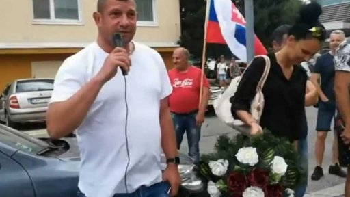 Dva čeští dezinformátoři zůstávají ve vazbě; Dezinformace v nejvyšší slovenské politice