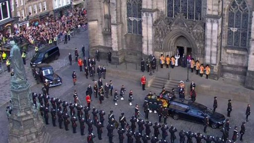 Novináři se sjíždějí do Londýna, kde se chystá pohřeb královny