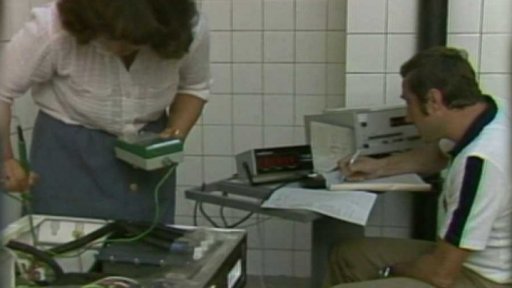 Zkouška automatické pračky ve Státní zkušebně (1982)