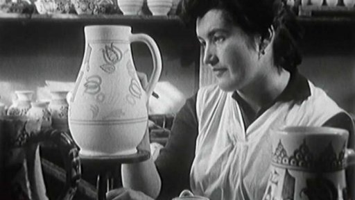 Výrobky z malé továrny v Tupesích slouží při výtvarné výchově (1963)