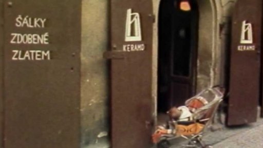 Malá prodejna Keramy pod Karlovým mostem - věnování na výrobky (1984)