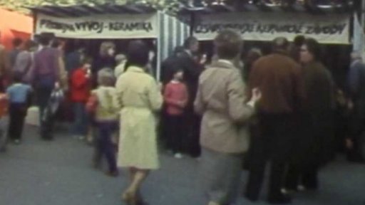 Keramika z Poštorné na trhu na Arbesově náměstí (1984)