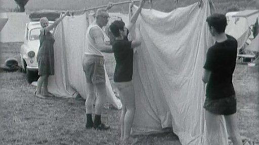 Cizinci v pražském autokempinku (1964)