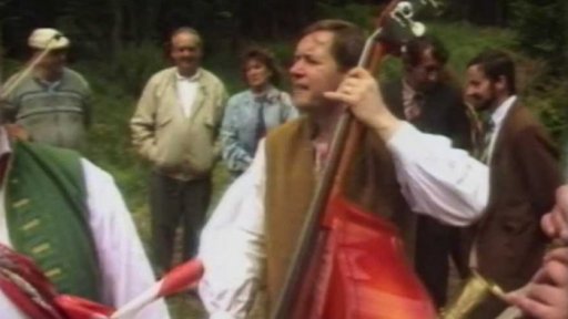 Turistická stezka k Plešnému jezeru otevřena (1990)