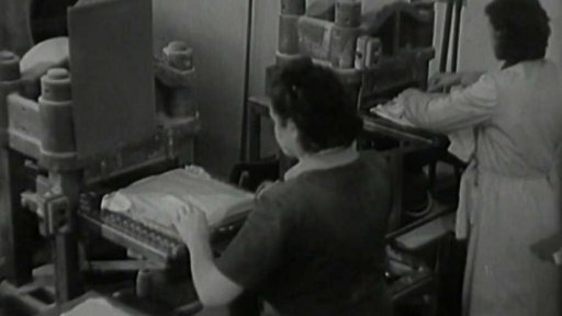 Výroba gumových hraček (1954)