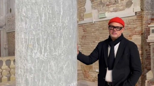 Sklo Ronyho Plesla na Benátského bienále