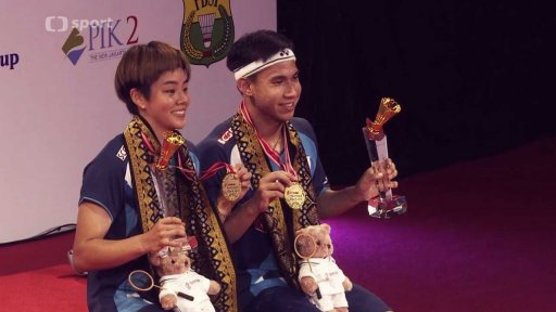 Thajský pár Dechapol Puavaranukroh a Sapsiree Taerattanachai