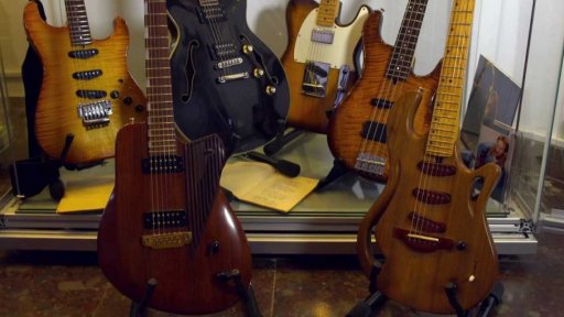 Art týden: na výstavě kytar Petera Jurkoviče