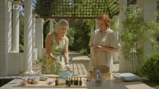 Výroba mýdla se sušenými růžovými lístky