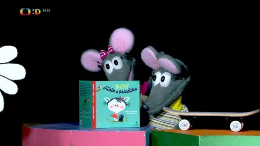 Tryskomyši si čtou Pravdivý příběh o prasátku od E. Chazerand.