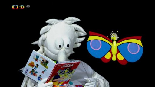 Otylka a Pip si prohlížejí knížku Joska jede na jih