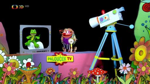 Fámula s rosničkou uvádí předpověď počasí na TV Palouček.