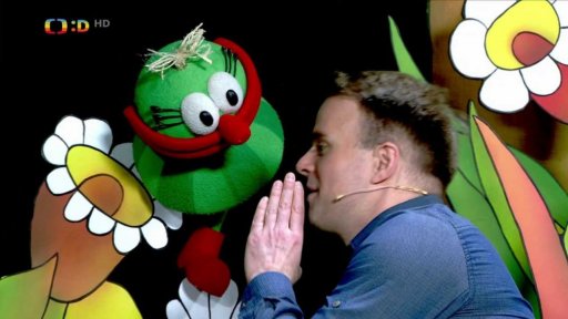 Filip, Tomáš a Muf hrají tichou poštu.