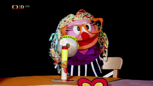 Fámula hlásí zprávy z černé kroniky.