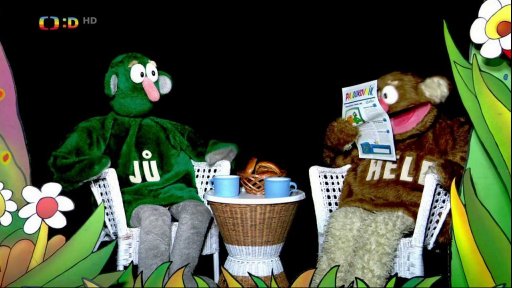 Jů a Hele si u snídaně čtou Paloukovník