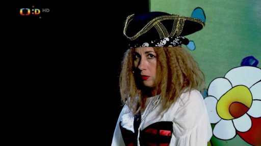 Pip a Otylka vysázeli na palouček růže z pohádky o Šípkové Růžence a palouček zarostl.