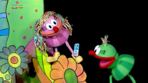 Fámula má překladač do zvířecí řeči.