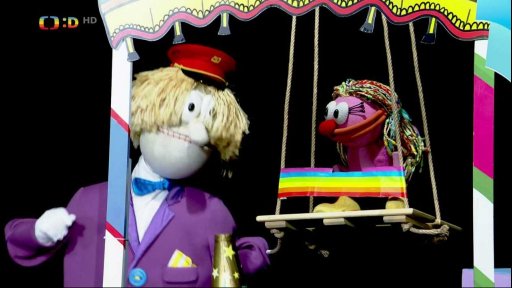 Hary jako výpravčí a Fámula si od něj za žvejku koupí lístek na ryhlík Interkolotoč!