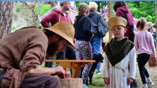 Oživlý středověk v podhradí