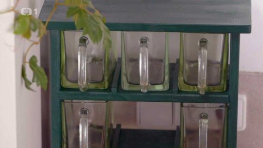 Dřevěná polička na skleněné dózy - 2. část