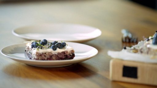 Citronový řez s borůvkami