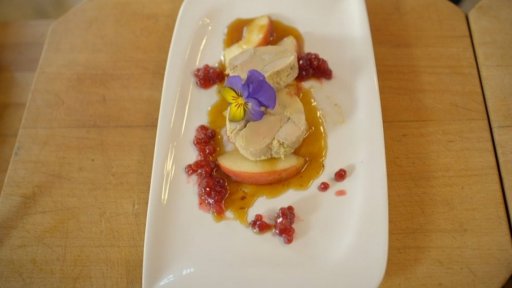 Terina z kachních jater (foie gras) s flambovanými jablky calvadosem