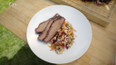 Hovězí brisket se salátem Coleslaw