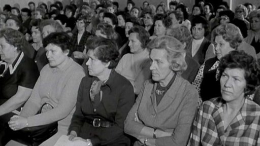 Pražské ženy protestují proti americkému teroru ve Vietnamu