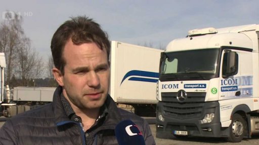 Pohonné hmoty dál zlevňují