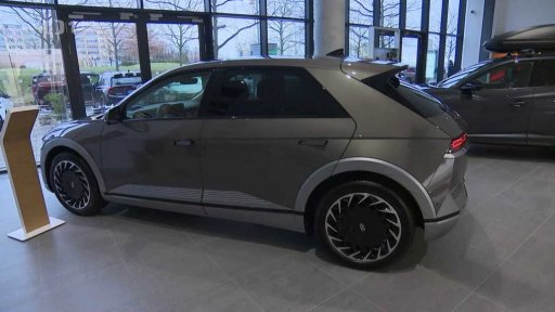 Čekání na nová auta