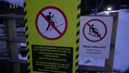 Lyžování za tmy v uzavřeném skiareálu