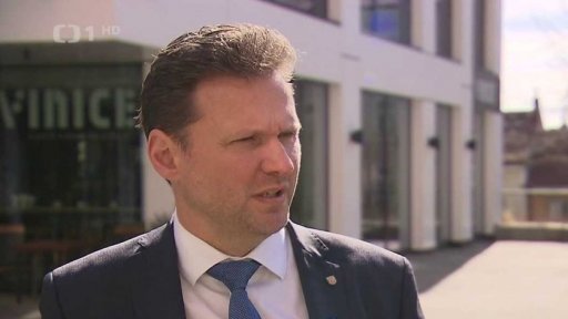 Guvernér ČNB Michl získal prověrku