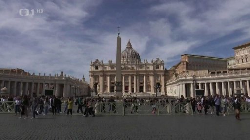 Po třech dnech opustil papež František nemocnici v Římě