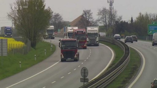 Nedovolené předjíždění kamionů