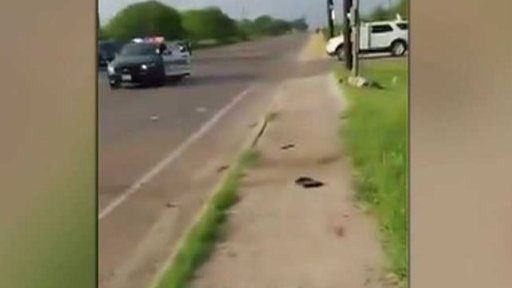 Do lidí na zastávce najelo auto