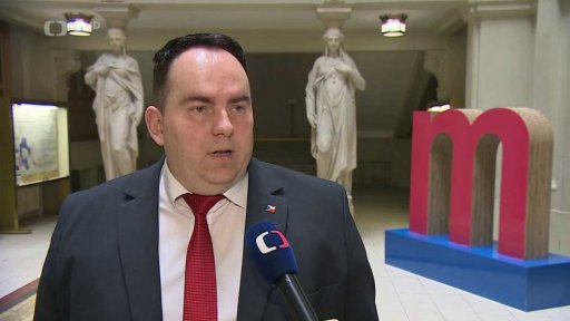 Výhrady opozice k úspornému balíčku