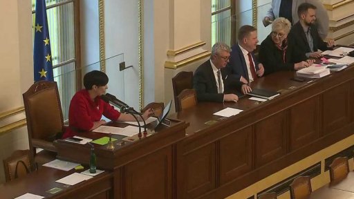 Bude mimořádná schůze sněmovny