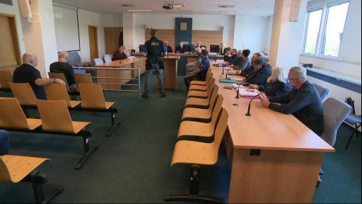 Zlínský soud začal projednávat vynášení informací z Celní správy lihové mafii