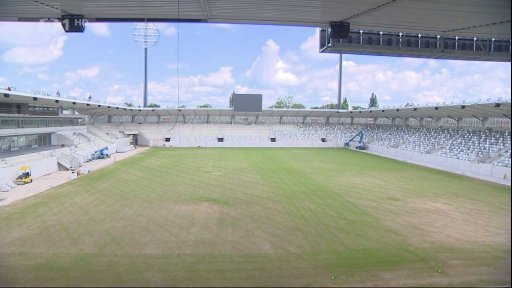 Stavba stadionu v Hradci Králové