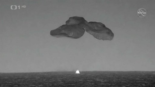 Přistání Crew Dragon