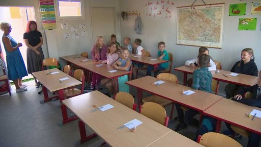 Místo školy stavební kontejnery