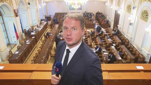 Sněmovna o vládním balíků úspor