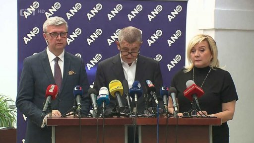 Výzva opozice k odvolání ministra Rakušana