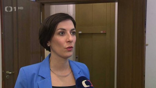 Sněmovna o nedůvěře vládě a dopravních stavbách