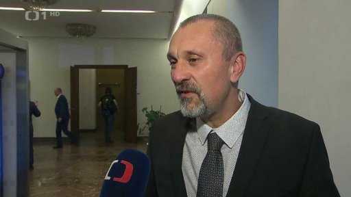 Soudci zkouší zarazit snížení svých platů